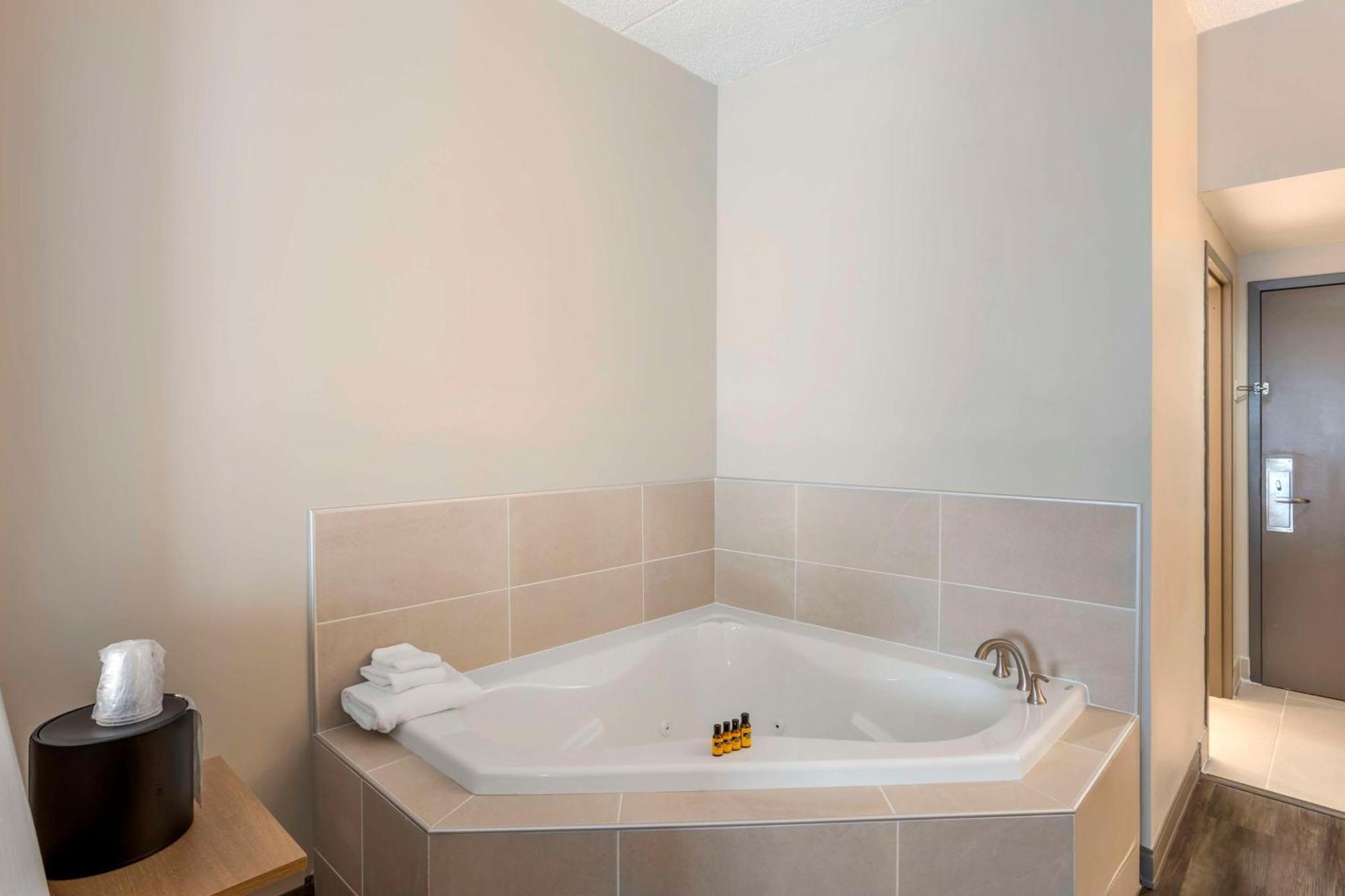 Best Western Plus Heritage Rail Inn & Suites Йорк Екстер'єр фото