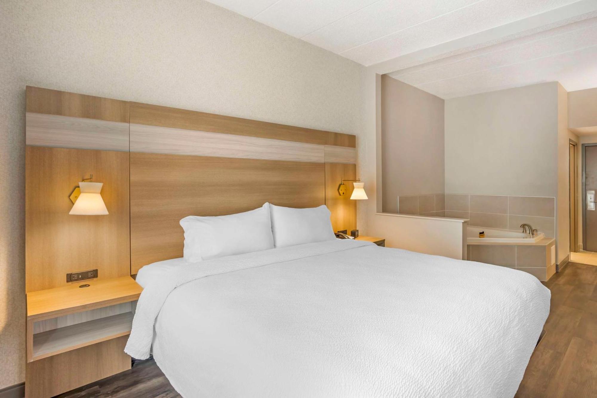 Best Western Plus Heritage Rail Inn & Suites Йорк Екстер'єр фото